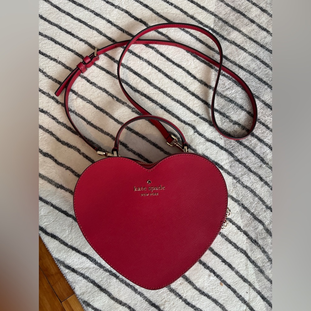Kate Spade Love Shack Heart Crossbody purse - Red heart